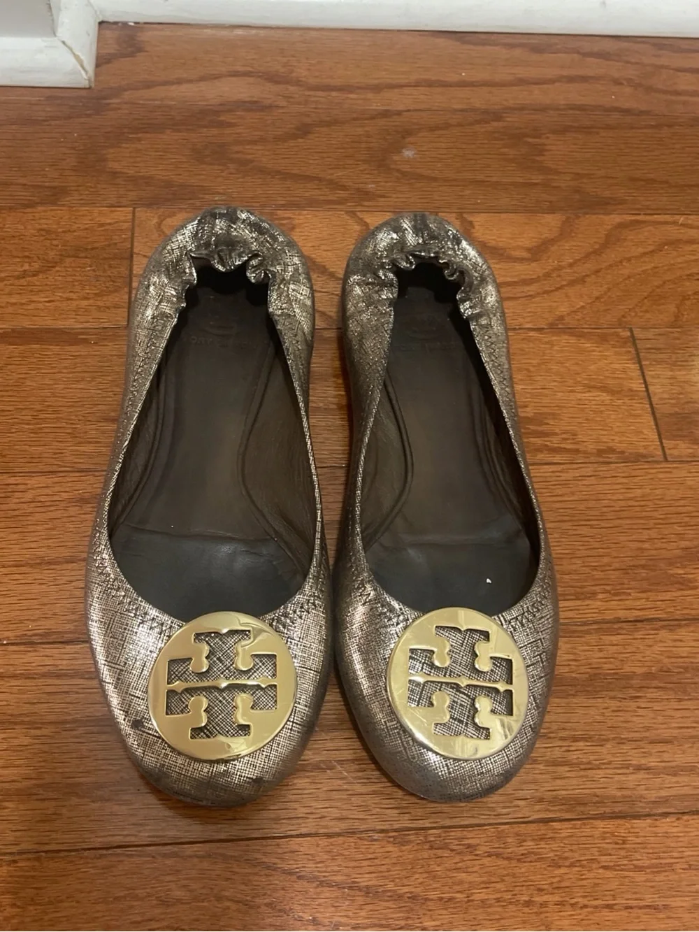 Tory Burch Reva Ballet Flats Gold  Logo Medallion Metal Size 9M M Pre Owned